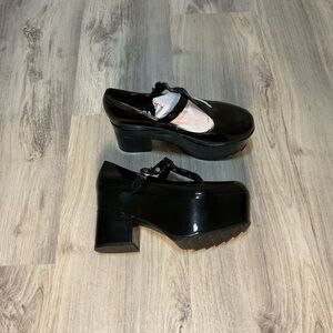 NIB: LAMODA - MATTE SECRET GARDEN MARY JANES